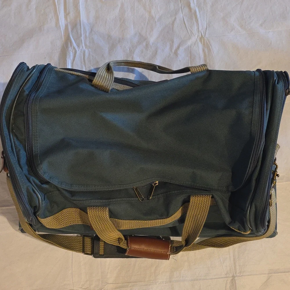 Lira By Ascot Large Travel Duffel Bag Green Tan‎ 23x10x12